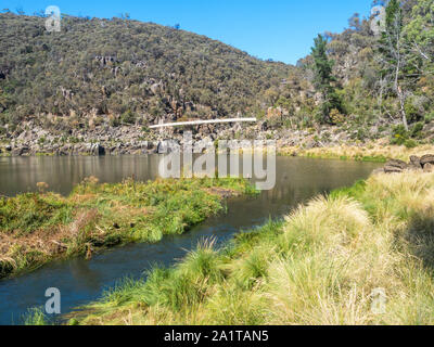 Alexandra Suspension Bridge traverse Cataract Gorge dans la section inférieure de la South Esk River à Launceston, en Tasmanie, Australie, Banque D'Images