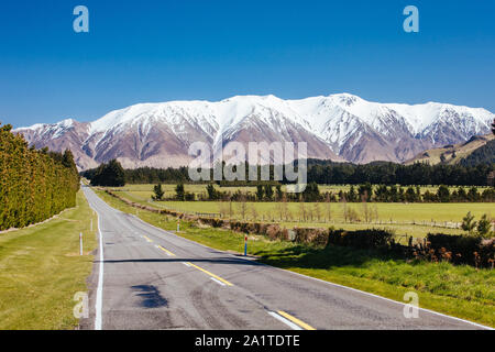 Vue Mt Hutt lors d'une journée ensoleillée en Nouvelle Zélande Banque D'Images