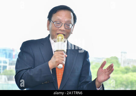 Londres, Royaume-Uni. 28 Sep, 2019. Honorables 卢海田 参赞 le conseiller Lu Hai Tian de l'ambassade de Chine à Londres participe à la célébration de la 70e Journée nationale de la Chine en 2019 et d'un 'Chinois' Qipao flash mob, Londres, 28 septembre 2019, au Royaume-Uni. Credit Photo : Alamy/Capital Live News Banque D'Images