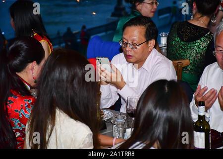 Londres, Royaume-Uni. 28 Sep, 2019. Honorables 卢海田 参赞 le conseiller Lu Hai Tian de l'ambassade de Chine à Londres participe à la célébration de la 70e Journée nationale de la Chine en 2019 et d'un 'Chinois' Qipao flash mob, Londres, 28 septembre 2019, au Royaume-Uni. Credit Photo : Alamy/Capital Live News Banque D'Images