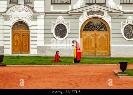 Nakhimovskoye Voyenno-Morskoye Uchilishche, Naval College, près de le croiseur Aurore, St Petersbourg, Russie. Banque D'Images