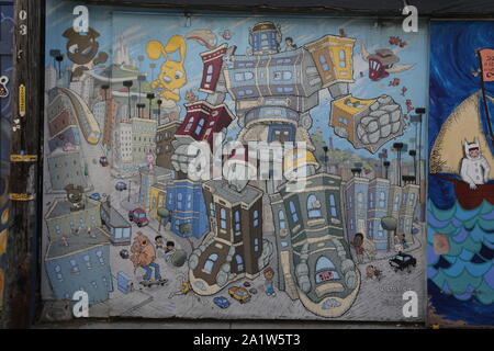 Etats Unis, SAN FRANCISCO-circa 2019 AOÛT--graffiti non identifiés dans le mur Banque D'Images