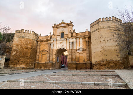 Carmona, Espagne. La Puerta de Cordoba (Cordoue), l'une des entrées monumentales de la ville fortifiée de Carmona en Andalousie Banque D'Images