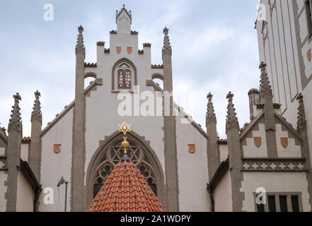 Extérieur de néo-gothique de synagogue Maisel (Maiselova Synagoga), le Quartier Juif, Vieille Ville, Prague, République tchèque. Banque D'Images