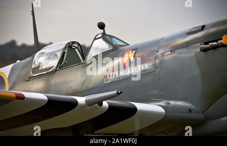 Supermarine Spitfire Mk HF.lX RR232 sur la piste à la bataille d'Angleterre à Duxford meeting aérien le 22 septembre 2019 Banque D'Images