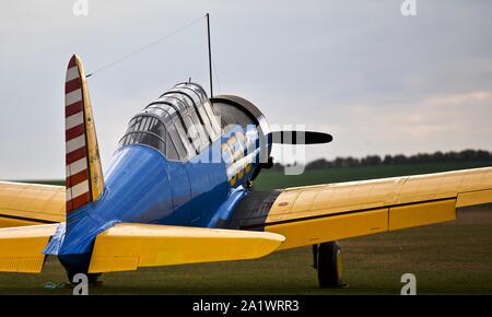 Valiant Vultee BT-13 sur la piste à l'Imperial War Museum de Duxford, de prendre part à la bataille d'Angleterre bourget sur le 22 septembre 2019 Banque D'Images