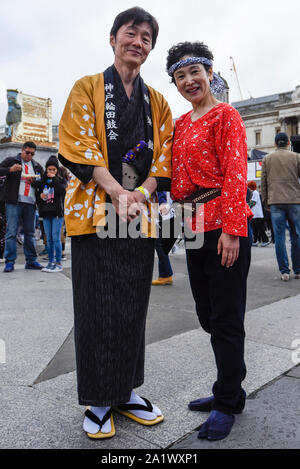 Londres, Royaume-Uni. 29 septembre 2019. Les artistes interprètes ou exécutants se mêlent à la foule. La 11e édition de Japan Matsuri a lieu à Trafalgar Square, apportant un goût de la culture japonaise à la capitale. Crédit : Stephen Chung / Alamy Live News Banque D'Images