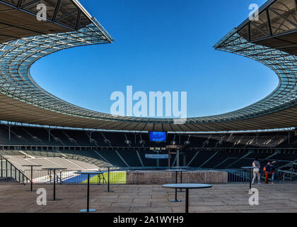 Stade olympique, de l'intérieur- un OlympiaStadion de l'ère nazie monumentale Stadium construit pour les Jeux Olympiques de 1936 à Berlin Westend, par l'architecte Werner March. Banque D'Images