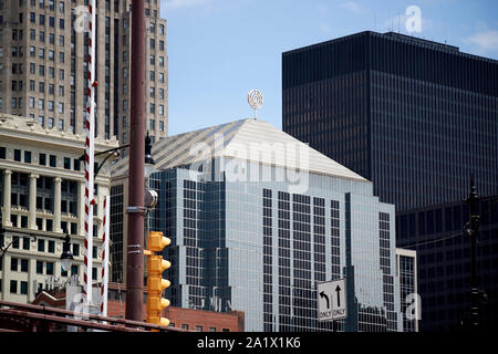 Les bâtiments et les toits dans le quartier financier de la boucle du centre-ville Quartier Chicago Illinois Etats-Unis d'Amérique y compris exte postmoderne Banque D'Images