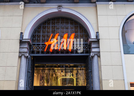 Athènes, Grèce - Janvier 4, 2019 - Affichage d'un magasin de nuit HM à Athènes, Grèce Banque D'Images