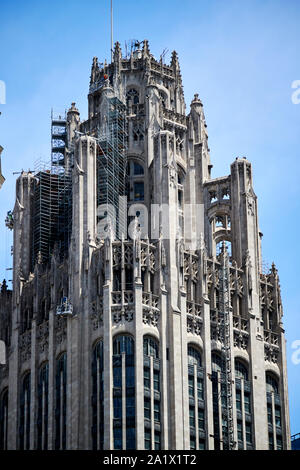 Haut de la tribune tower building au centre-ville de Chicago, dans l'Illinois, États-Unis d'Amérique Banque D'Images