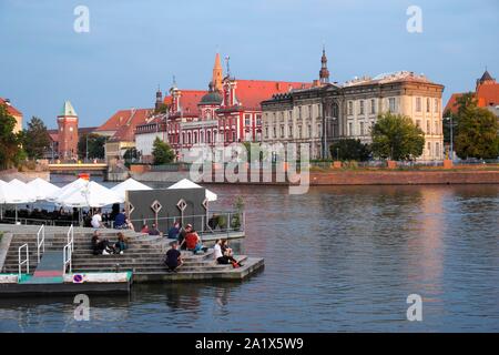 Sur l'Ossolineum le fleuve Oder, Wroclaw, Pologne Banque D'Images