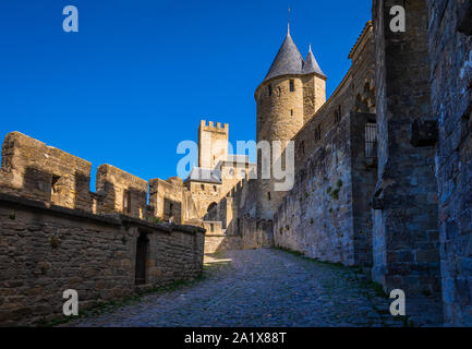 Carcassonne est une ville fortifiée française dans le département de l'Aude, dans la région d'Occitanie. Banque D'Images