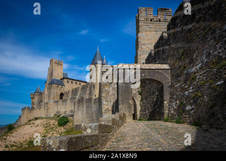 Carcassonne est une ville fortifiée française dans le département de l'Aude, dans la région d'Occitanie. Banque D'Images