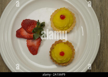 Un cupcake est un petit gâteau conçu pour servir une personne, ce qui peut être cuit dans une petite tasse en aluminium ou en papier fin, cupcakes sont utilisés pour quelque chose de célébrité Banque D'Images