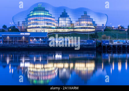 Newcastle Upon Tyne, le Sage la nuit Banque D'Images