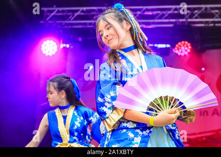 Londres, Royaume-Uni, le 29 septembre 2019. Membres de Brighton et Hove club japonais exécuter une danse à Ranbu Kyoki. Le Japon Matsuri Festival annuel a lieu à Trafalgar Square avec des spectacles colorés, art martial et un programme d'événements de la culture et de stands pour les visiteurs puissent en profiter. Banque D'Images