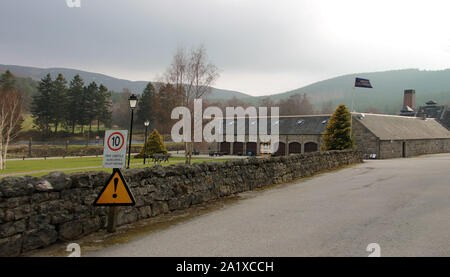 Royal Lochnagar Distillery. Ballater, Royal Deeside, Aberdeenshire, Scotland, UK Banque D'Images