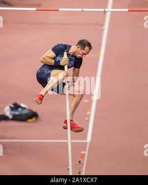 Doha, Katar. 28 Sep, 2019. Renaud Lavillenie (FRA) échec de la tentative, l'action, à la perche de la qualification des hommes, sur les Championnats du Monde 2019 28.09.2019 à Doha/Qatar, à partir de la 27.09. - 10.10.2019. Utilisation dans le monde entier | Credit : dpa/Alamy Live News Banque D'Images