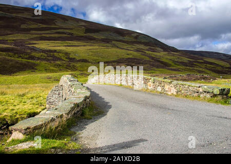 Paysage rural écossais. Braemar, Aberdeenshire, Scotland, UK. Royal Deeside entre Braemar et Ballater. Montagnes de Cairngorm. Banque D'Images