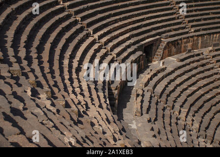 Bosra, Syrie - 22 novembre 2005 : Détail du théâtre romain de Bosra gradins Banque D'Images