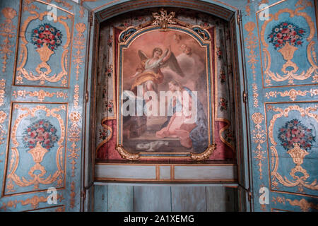 Diamantina, Minas Gerais, Brésil - le 25 janvier 2016 : conception religieuse en bois à Maison de Gloire Banque D'Images