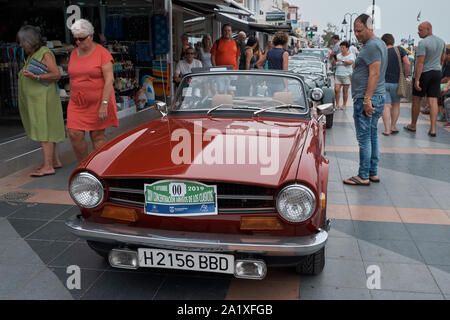 Triumph TR6. Classic car réunion à Torremolinos, Malaga, Espagne. Banque D'Images