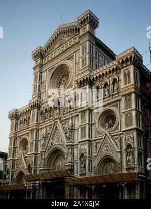 FACHADA NEOGOTICA, 1876/1887. Auteur : EMILIO DE FABRIS. Lieu : CATHÉDRALE DE SANTA MARIA DEL FIORE. Florenz. ITALIA. Banque D'Images