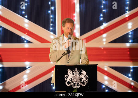 Le duc de Sussex prononce un discours lors d'une réception à la résidence du Haut Commissaire britannique à Lilongwe, au Malawi. Banque D'Images