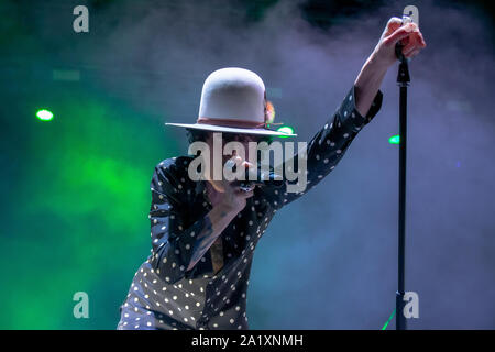 LP, chanteuse américaine, Live show à Bratislava, Slovaquie. Laura Pergolizzi est un chanteur et auteur-compositeur qui exécute sous le nom de scène LP Banque D'Images