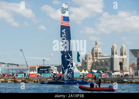 L'équipe américaine catamaran F50 dans le port. La Journée de la course 1. Le dernier événement de la saison 1 SailGP à Marseille, France. 20 septembre 2019. Photo : Ben Queenbor Banque D'Images
