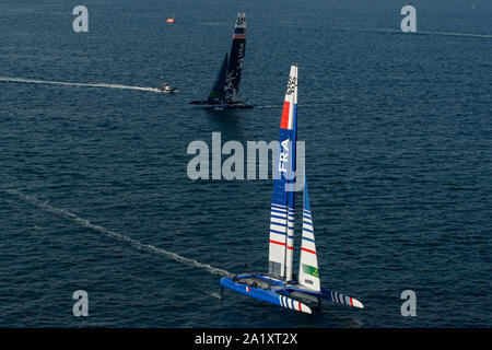 Une vue aérienne de l'équipe de France SailGP catamaran F50 pendant la pratique de la race avant le dernier événement de la saison 1 SailGP à Marseille, France Banque D'Images