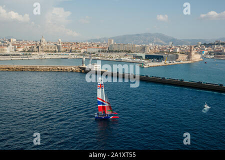 Une vue aérienne de la Grande Bretagne SailGP catamarans F50 de l'équipe au cours de l'SailGP à Marseille, France Banque D'Images