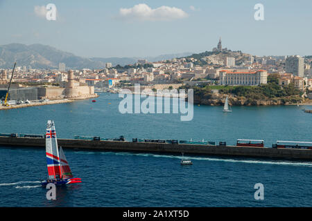 Une vue aérienne de la Grande Bretagne SailGP catamarans F50 de l'équipe au cours de l'SailGP à Marseille, France Banque D'Images