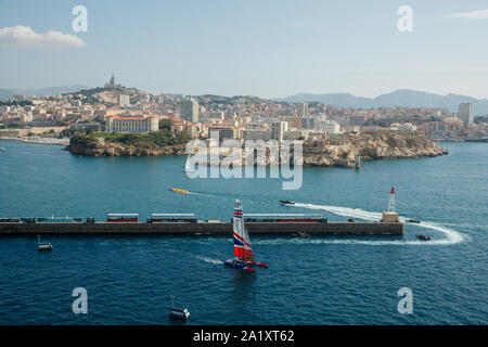 Une vue aérienne de la Grande Bretagne SailGP catamarans F50 de l'équipe au cours de l'SailGP à Marseille, France Banque D'Images