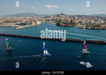 Une vue aérienne de l'SailGP SailGP , France Australie Japon & SailGP catamarans F50 de l'équipe au cours de l'SailGP à Marseille Banque D'Images