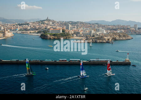 Une vue aérienne de l'SailGP SailGP , France Australie Japon & SailGP catamarans F50 de l'équipe au cours de l'SailGP à Marseille Banque D'Images