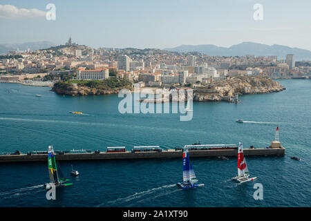 Une vue aérienne de l'SailGP SailGP , France Australie Japon & SailGP catamarans F50 de l'équipe au cours de l'SailGP à Marseille Banque D'Images