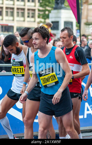 Glasgow, Ecosse, Royaume-Uni. 29 Septembre, 2019. Hrezi et Chris Thompson dans George Square au début de la Demi-marathon annuel de la grande course écossais. Credit : Skully/Alamy Live News Banque D'Images