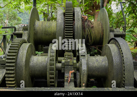 Ancien moteur âne, aka vapeur, l'exploitation forestière treuil moteur, construit à Taiwan en 1941, Chinan National Forest Recreation Area, Hualien, Taiwan Banque D'Images