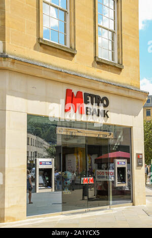 BATH, ANGLETERRE - Juillet 2019 : vue extérieure d'une succursale de la Banque de métro dans le centre de Bath. Banque D'Images