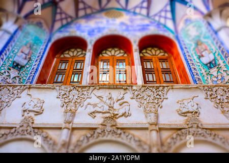 Détail de la décoration. Maison historique Boroujerdi (Khan-e Boroujerdi). Banque D'Images