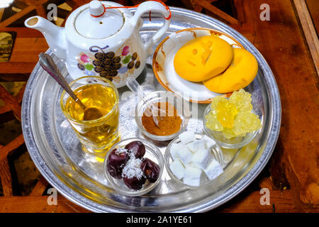 Thé, biscuits et le sucre. Banque D'Images