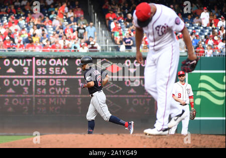 Washington, United States. Sep 29, 2019. Les Indians de Cleveland shortstop Francisco Lindor (12) exécute la base après avoir frappé un home run en solo comme Washington Nationals pitcher Joe Ross réagit à la troisième manche au Championnat National Park à Washington, DC le Dimanche, Septembre 29, 2019. Photo par Kevin Dietsch/UPI UPI : Crédit/Alamy Live News Banque D'Images