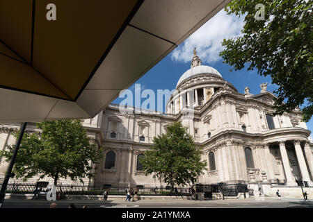 La Cathédrale St Paul et du centre d'information touristique Banque D'Images