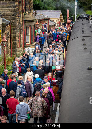 Goathland Station, North York Moors Railway, bondé avec plate-forme. Banque D'Images