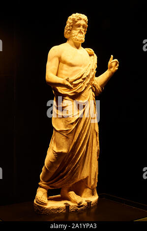 Le grec ancien statue d'Asclépios, dieu de la médecine trouvés dans le site archéologique de Neapolis à Empúries (Ampurias, La Escala, Alt Empordà, Gérone, Espagne) Banque D'Images