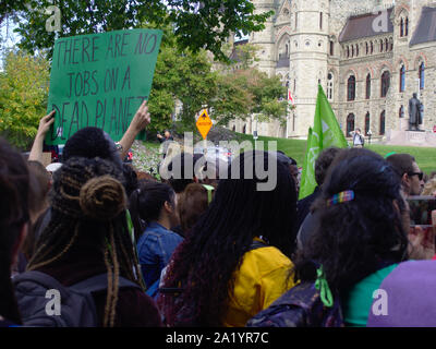 "Il n'y a pas d'emplois sur une planète morte" lors de la grève, vendredi 27 septembre, Ottawa, Ontario, Canada. Banque D'Images