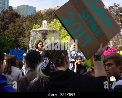 Climat 2019 'grève' signer lors de la grève, vendredi 27 septembre, Ottawa, Ontario, Canada. Banque D'Images