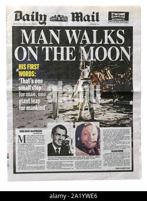 La première page du Daily Mail du 21 juillet 1969 avec le titre l'homme à marcher sur la Lune Banque D'Images